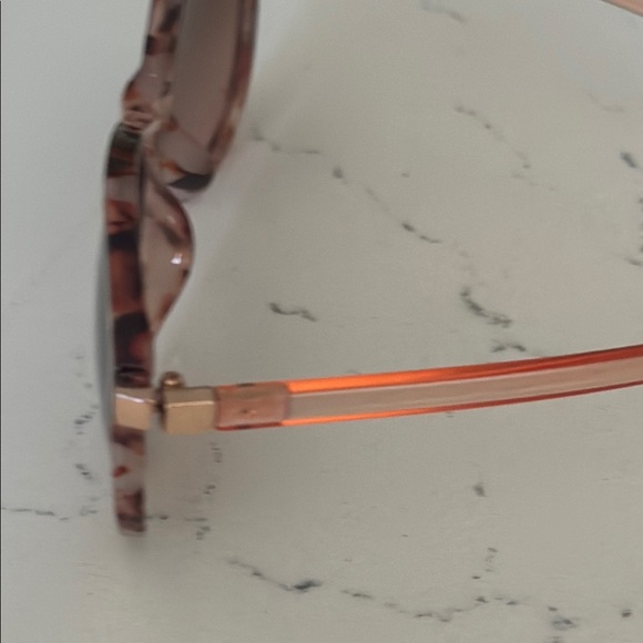 Chic Tortoiseshell Sunglasses - Picture 13 of 16